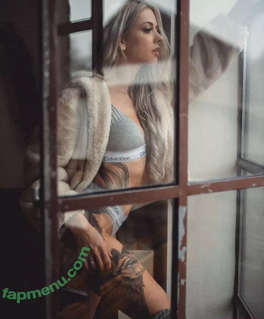 Farbenfuchs nude photo #0007 (farbenfuchs_)