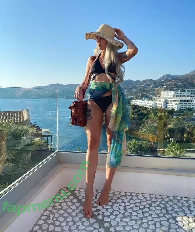 Farbenfuchs nude photo #0025 (farbenfuchs_)