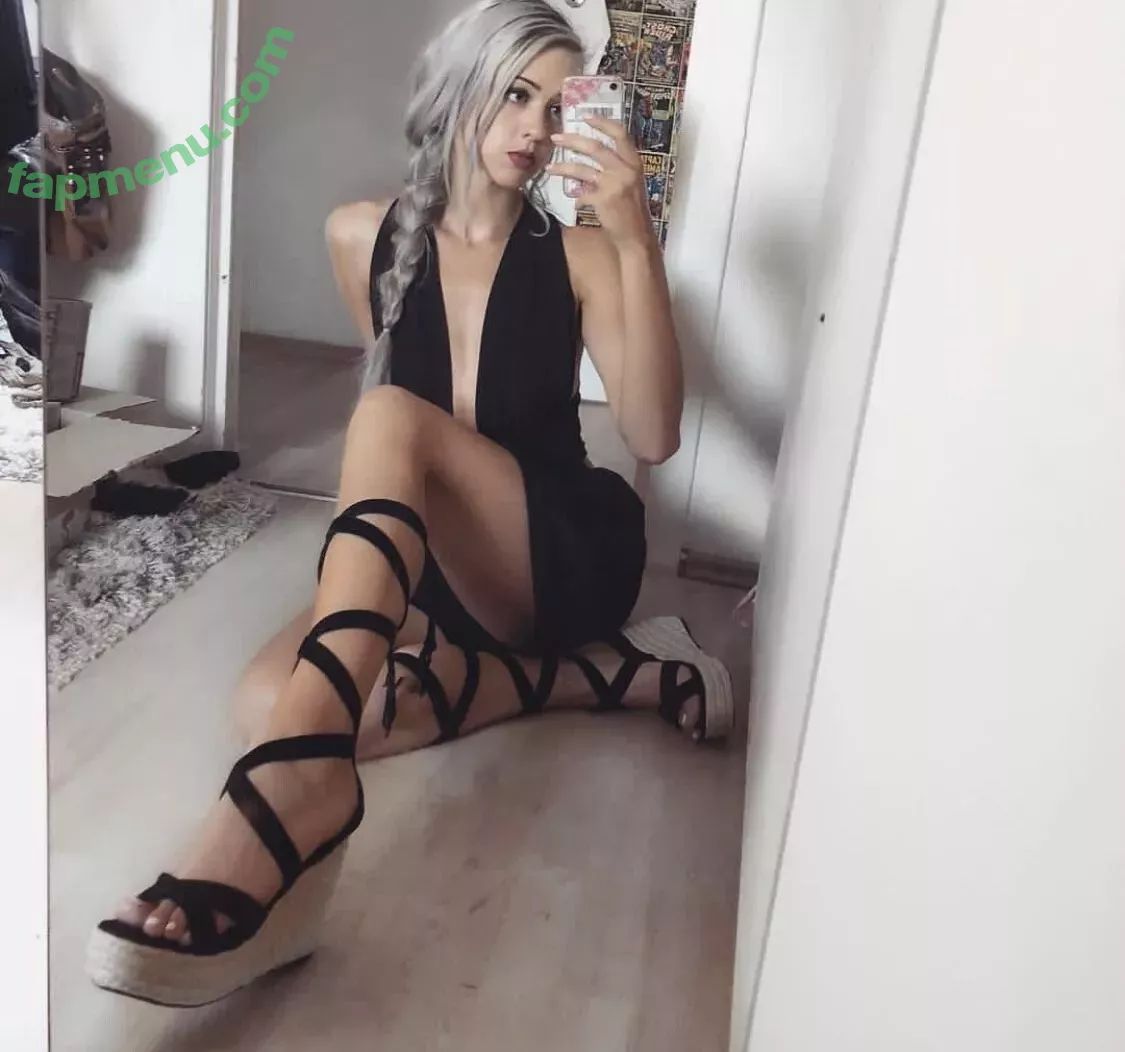 Farbenfuchs nude photo #0035 (farbenfuchs_)