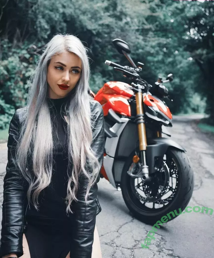 Farbenfuchs nude photo #0104 (farbenfuchs_)