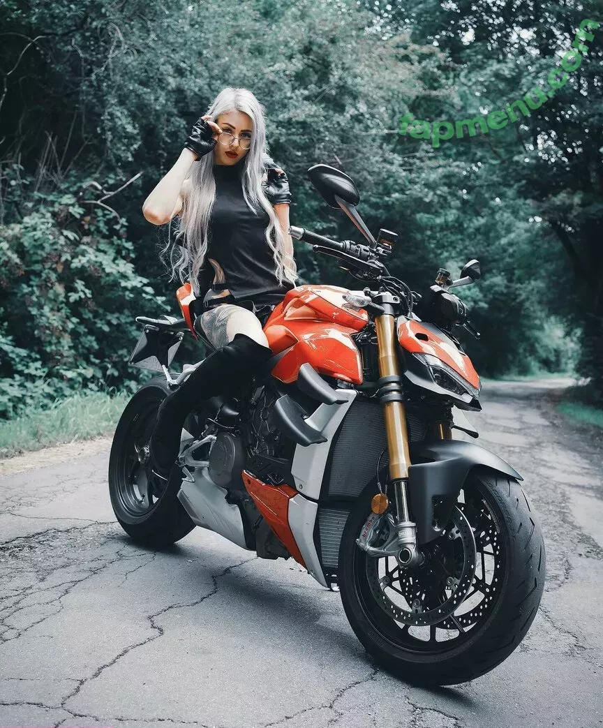 Farbenfuchs nude photo #0106 (farbenfuchs_)