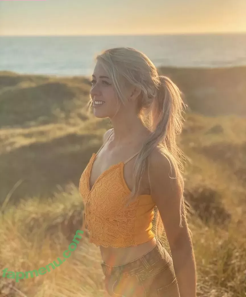 Farbenfuchs nude photo #0290 (farbenfuchs_)