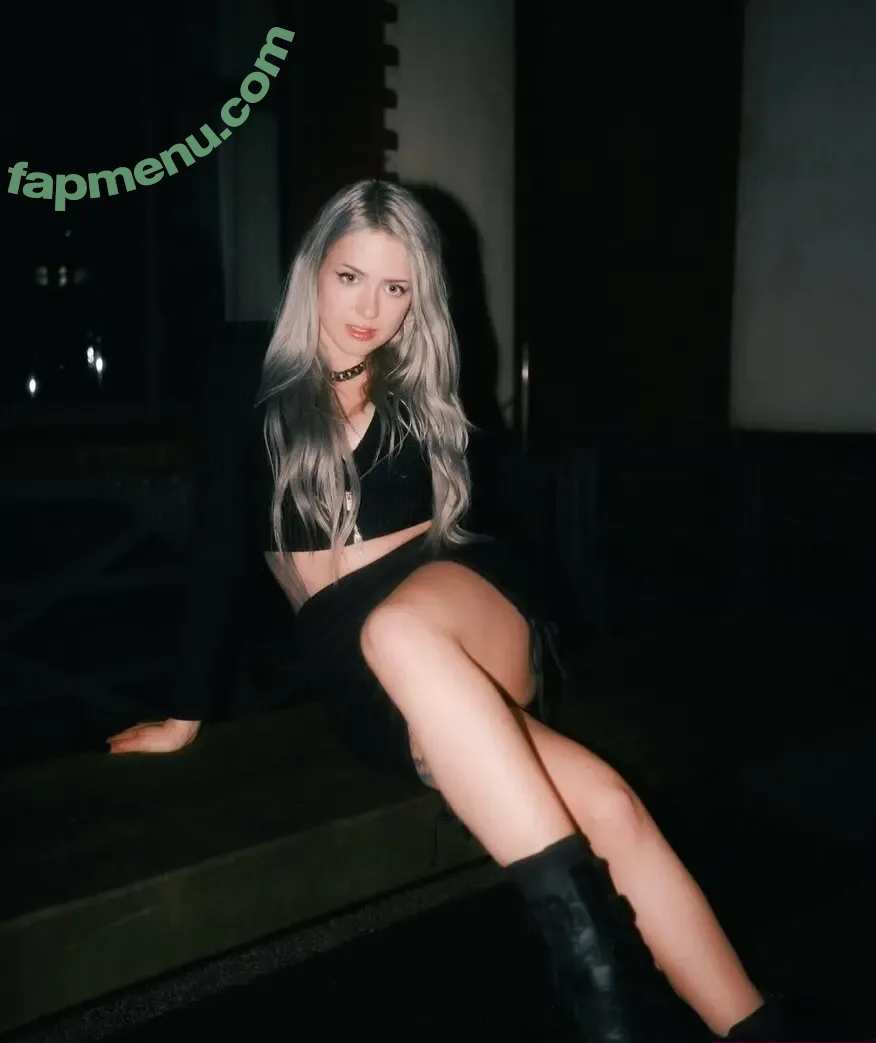 Farbenfuchs nude photo #0901 (Leslie / farbenfuchs_)