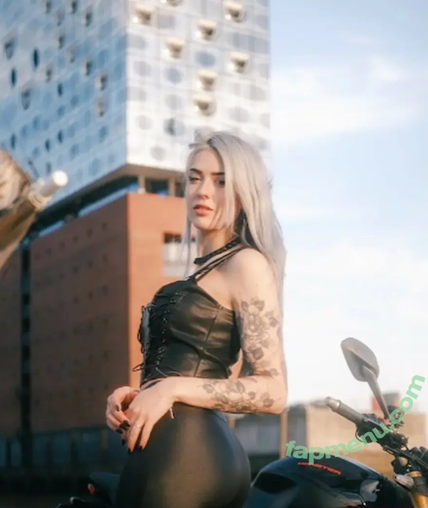 Farbenfuchs nude photo #0902 (Leslie / farbenfuchs_)