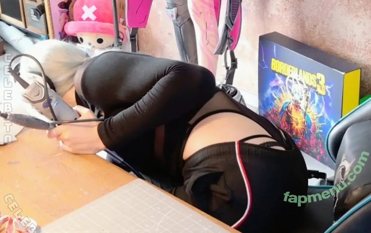 Farbenfuchs nude photo #0910 (Leslie / farbenfuchs_)