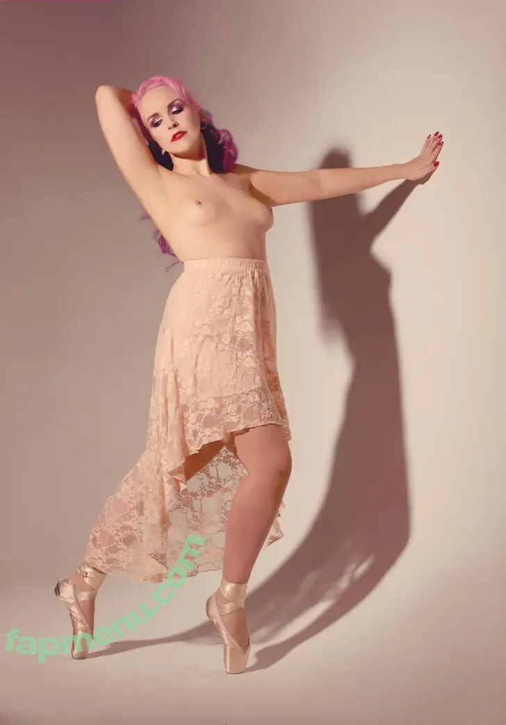 Fatalfemme nude photo #0008 (Fatalfemme)