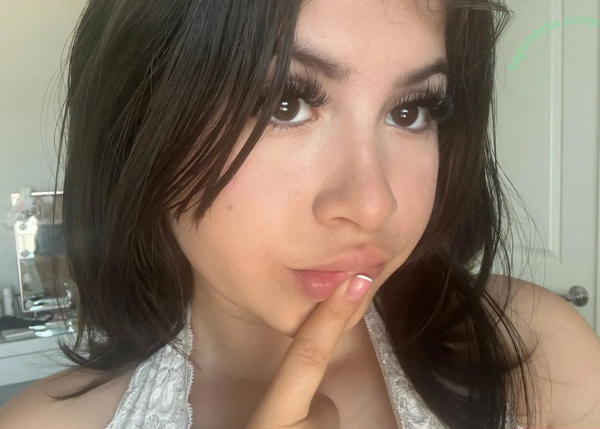 favaly nude photo #0048 (favalliii)