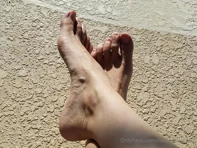 favorablefeet11 / reel nude photo #0007