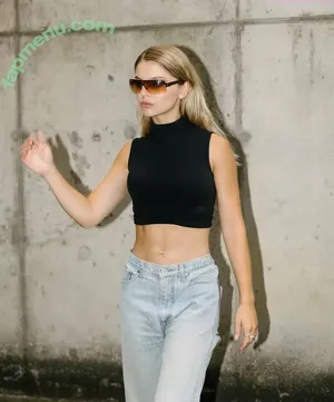 Faye Van Hest / fayevanhest nude photo #0033