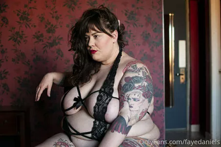 fayedaniels / fayedanielsbbw nude photo #0059