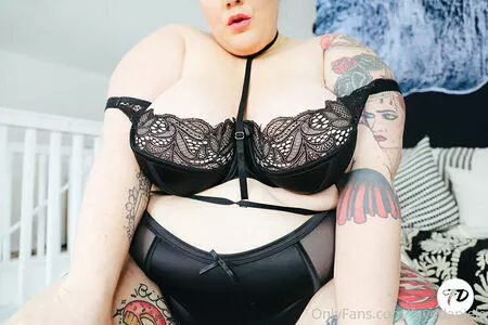 fayedaniels / fayedanielsbbw nude photo #0075