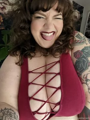 fayedaniels / fayedanielsbbw nude photo #0397