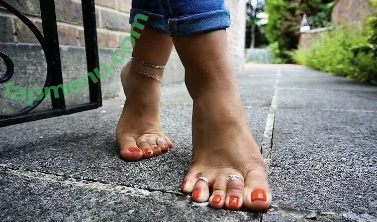 feetworthfollowing nude photo #0128 (feetworthfollowing)