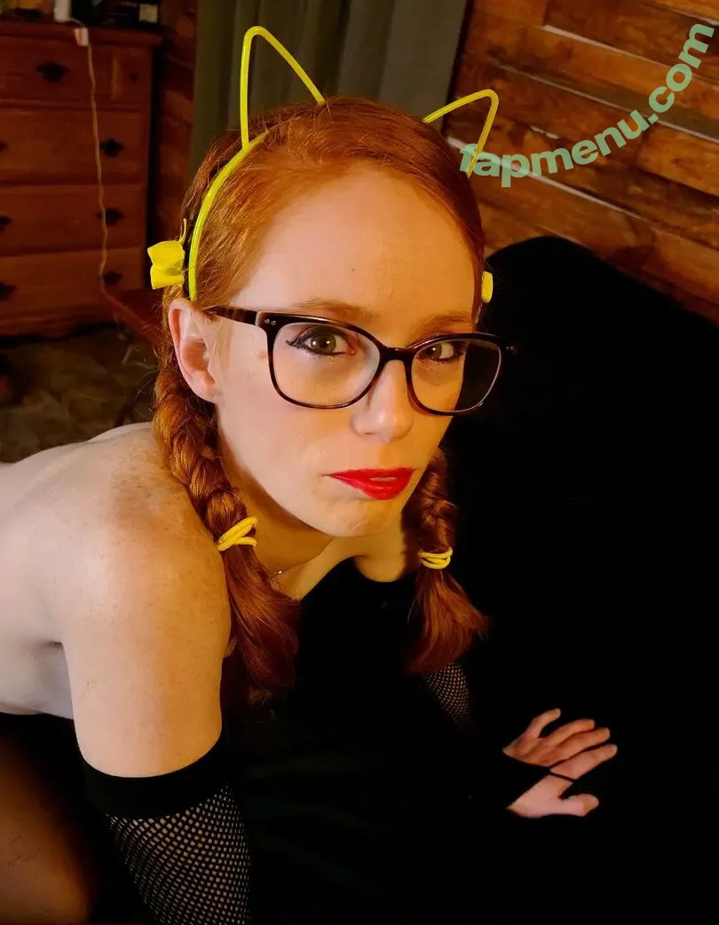 feistylilredfree nude photo #0019 (feistylilredfree)