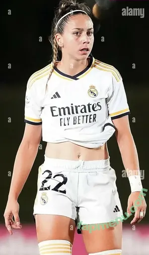 Female Football / girlsontheball / soccer players nude photo #0572