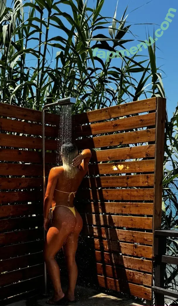 Female Football nude photo #0665 (girlsontheball / soccer players)