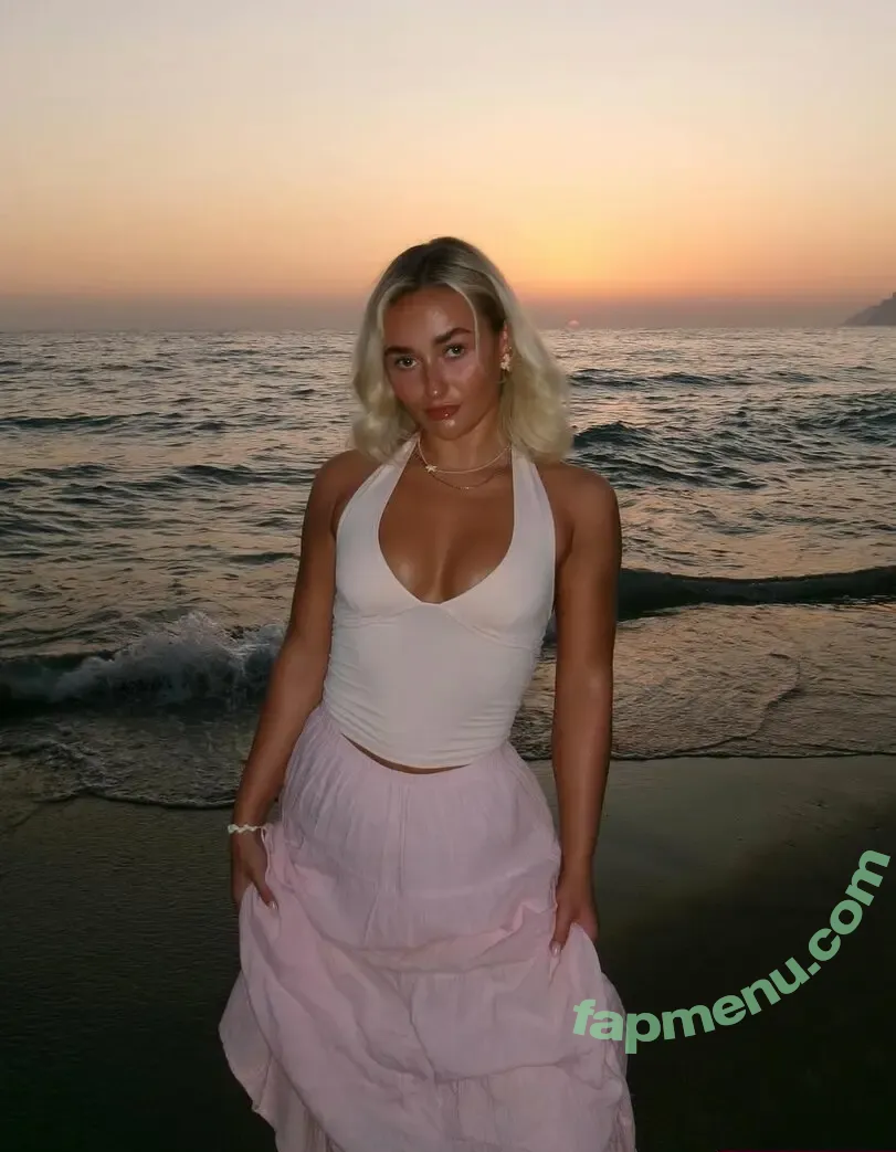 Female Football nude photo #0669 (girlsontheball / soccer players)