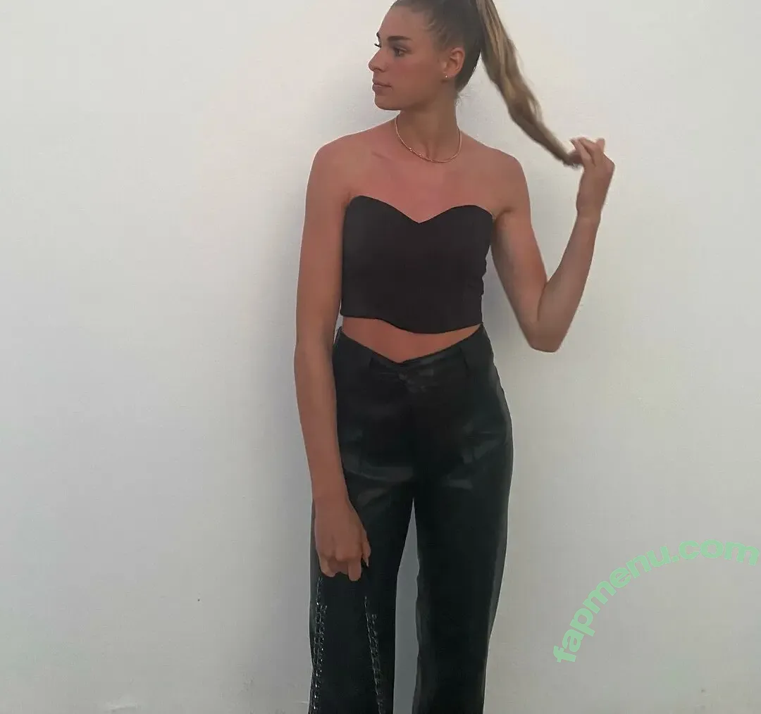 Female Football nude photo #0674 (girlsontheball / soccer players)