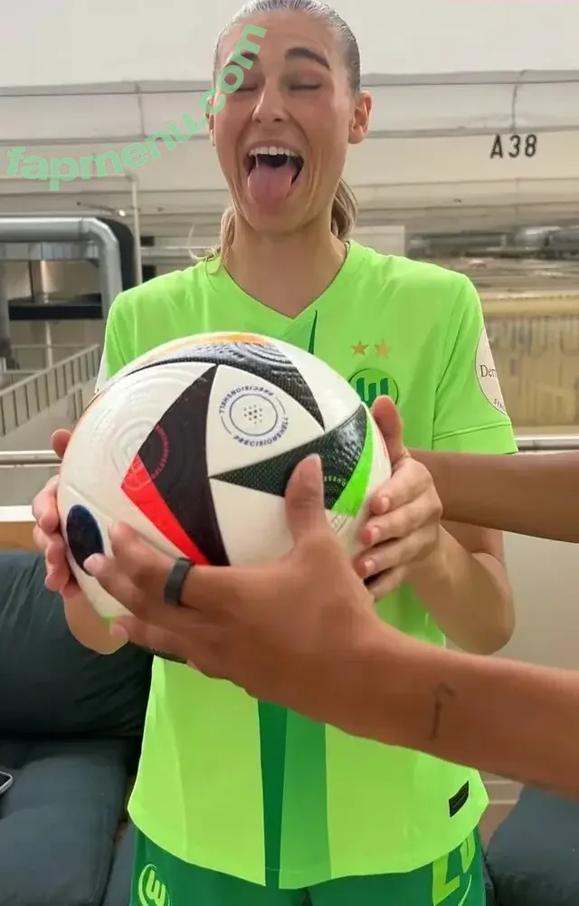 Female Football nude photo #0679 (girlsontheball / soccer players)