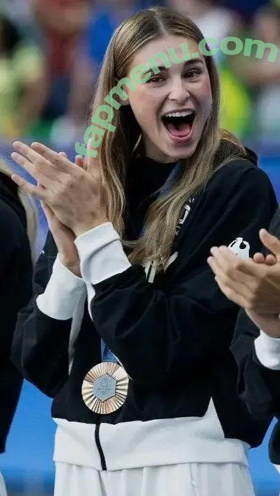 Female Football nude photo #0680 (girlsontheball / soccer players)