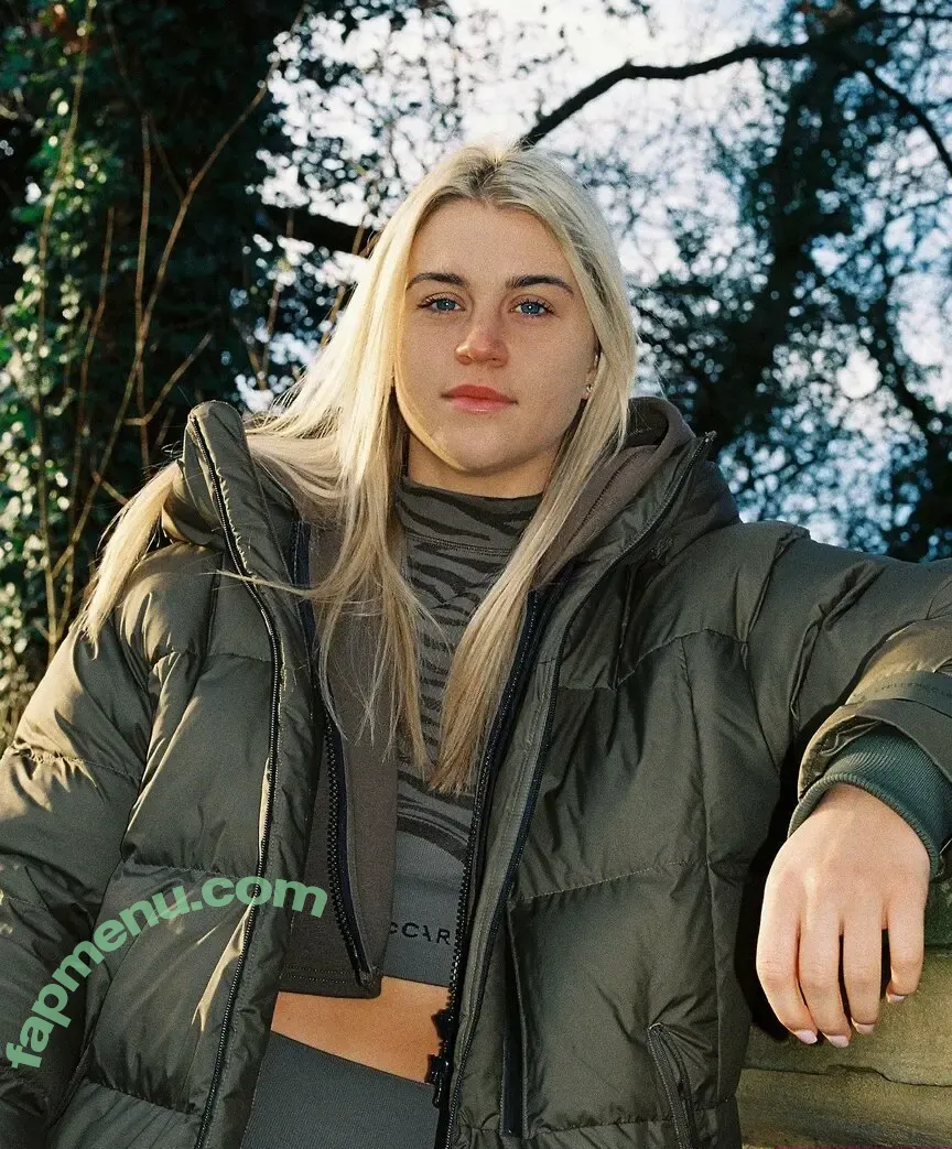 Female Football nude photo #0759 (girlsontheball / soccer players)