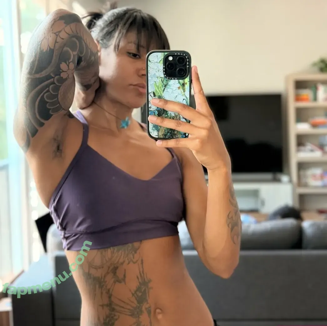 Femdom Mistress nude photo #0021 (Brats / Dommes / houseofiris.official / mistressesmeralda)