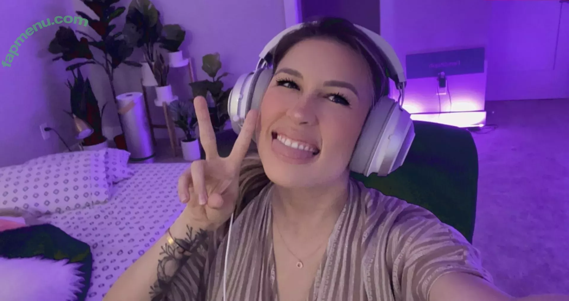 Femsteph nude photo #0002 (Femsteph)