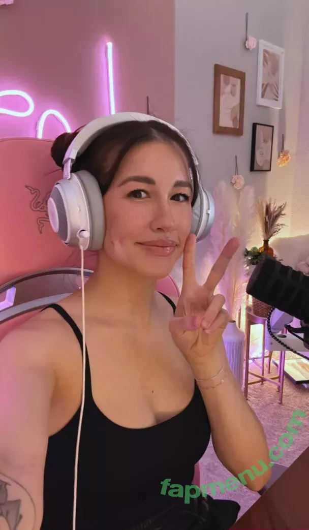 Femsteph nude photo #0072 (Femsteph)