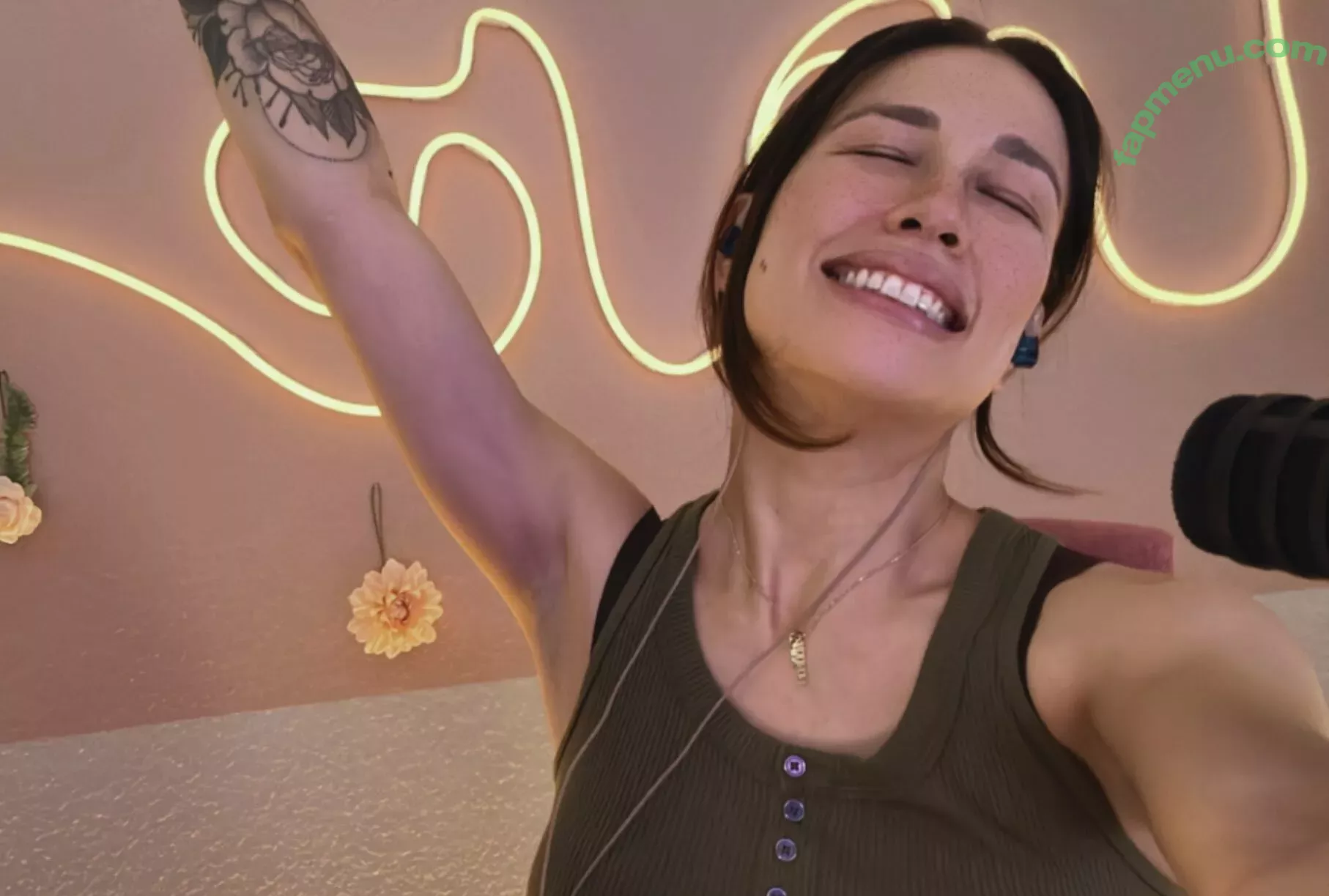 Femsteph nude photo #0079 (Femsteph)