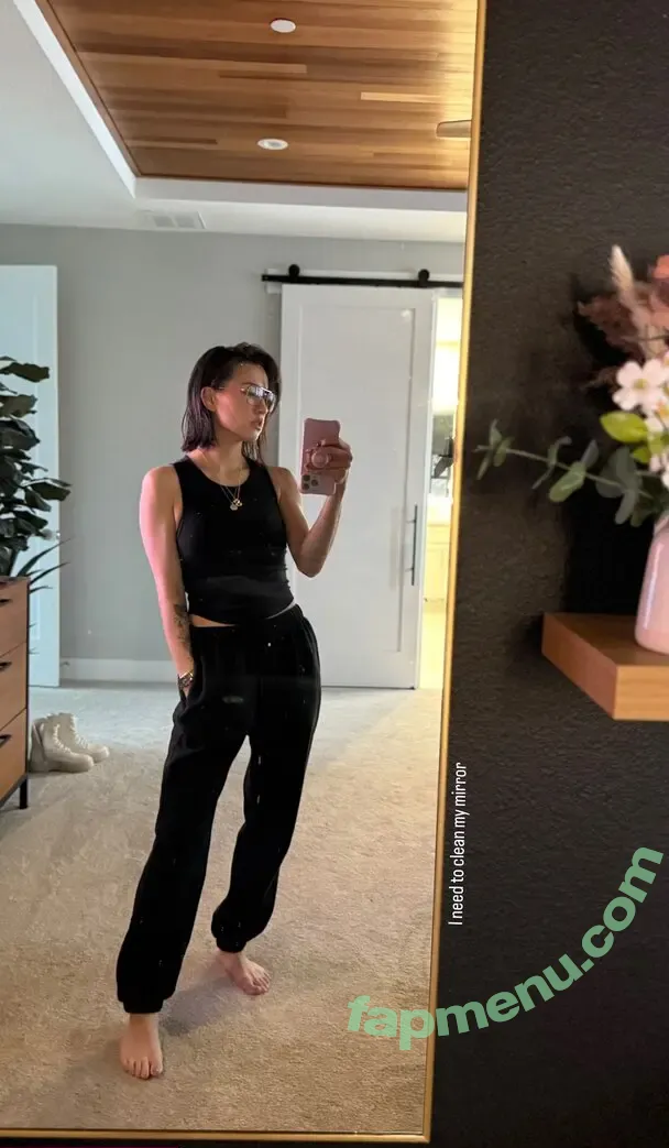 Femsteph nude photo #0243 (Femsteph)