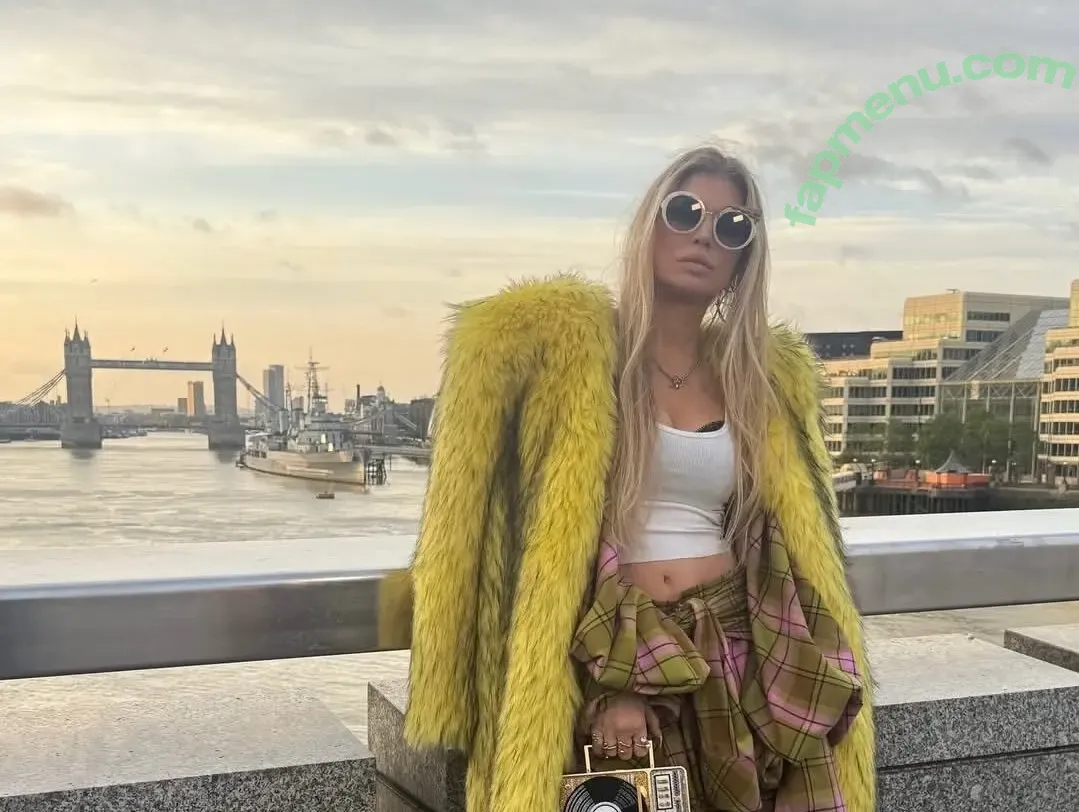 Fergie nude photo #0324 (Fergie)