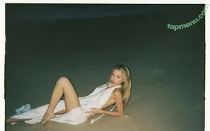 Fernanda Schneider / fefe nude photo #0221