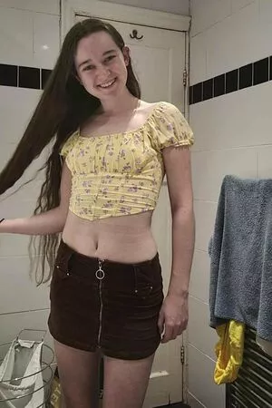 ff1nnl3y / finnleynextdoor nude photo #0001