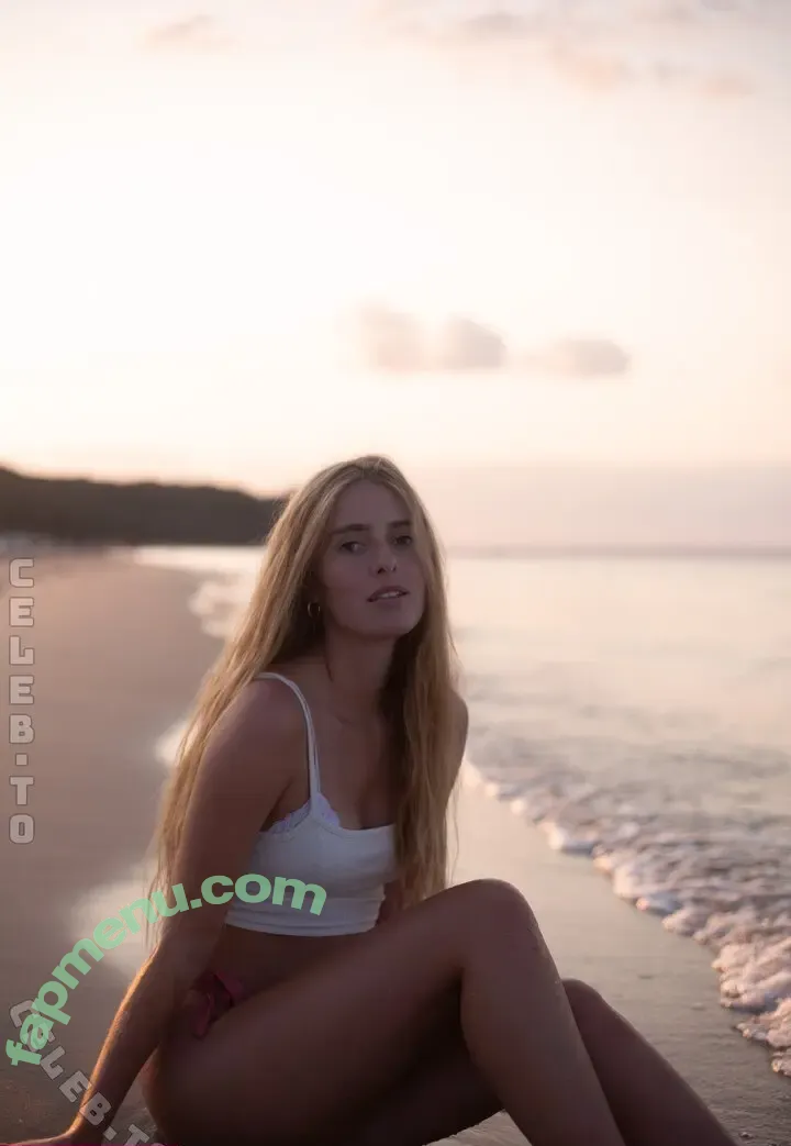 Fia_Elara nude photo #0012 (Fia_Elara)