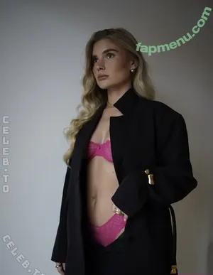 Fiichen / Sophie-Charlotte C. Richter nude photo #0272