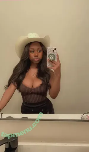 Filmfae nude photo #0033