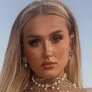 Fiona.wt / fionainshape nude photo #0003