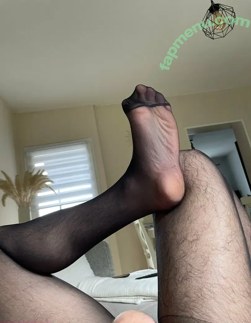 fit.foot.friend nude photo #0002 (that_fit_friend)