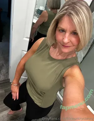 fitcountryclassy / candyrichards__ nude photo #0155