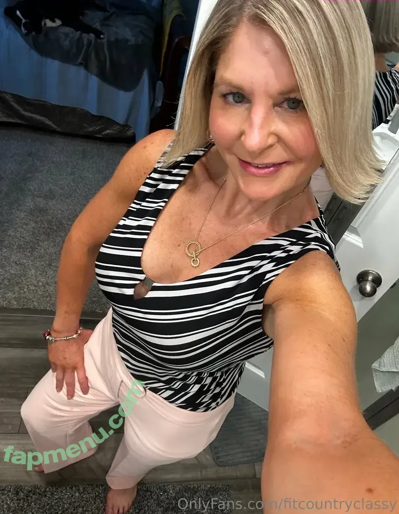 fitcountryclassy nude photo #0165 (candyrichards__)