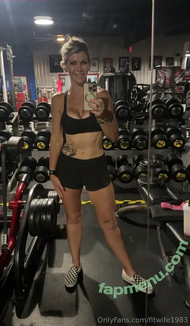 Fitwife1983 nude photo #0039 (fb_0296)