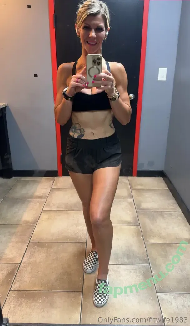 Fitwife1983 nude photo #0040 (fb_0296)