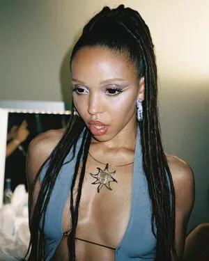 FKA Twigs / FKAtwigs nude photo #0006