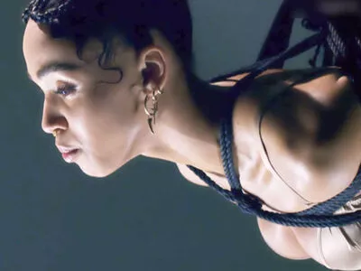 FKA Twigs / FKAtwigs nude photo #0123