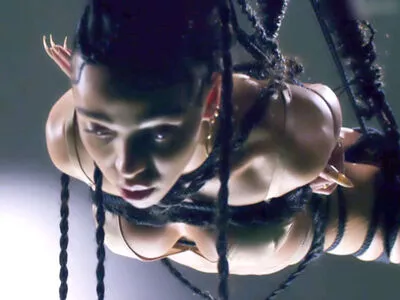 FKA Twigs / FKAtwigs nude photo #0129