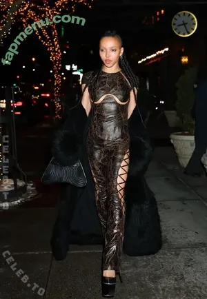 FKA Twigs / FKAtwigs / febbytwigs nude photo #0449