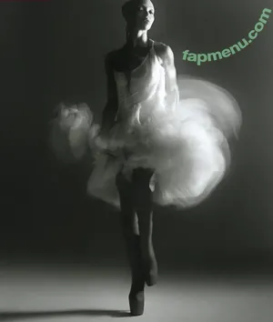 FKA Twigs / FKAtwigs / febbytwigs nude photo #0470