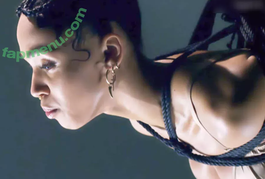 FKA Twigs nude photo #0123 (FKAtwigs)