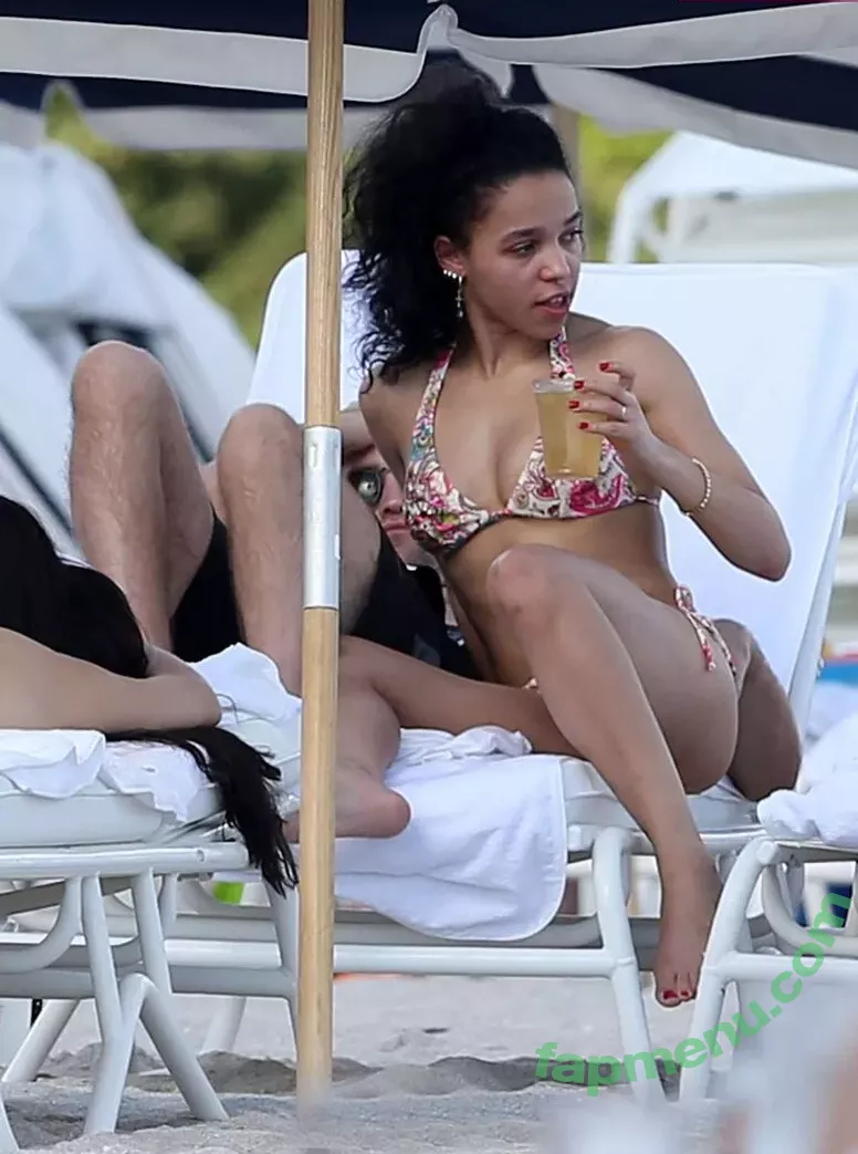 FKA Twigs nude photo #0162 (FKAtwigs)