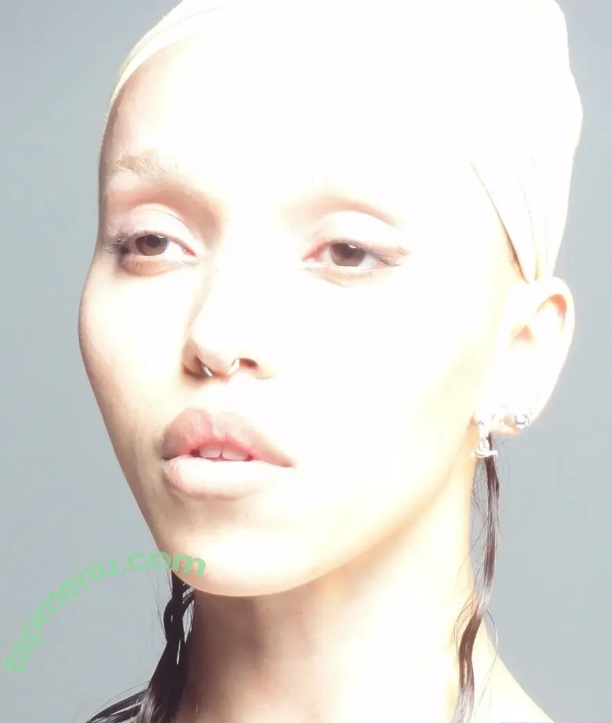 FKA Twigs nude photo #0468 (FKAtwigs / febbytwigs)